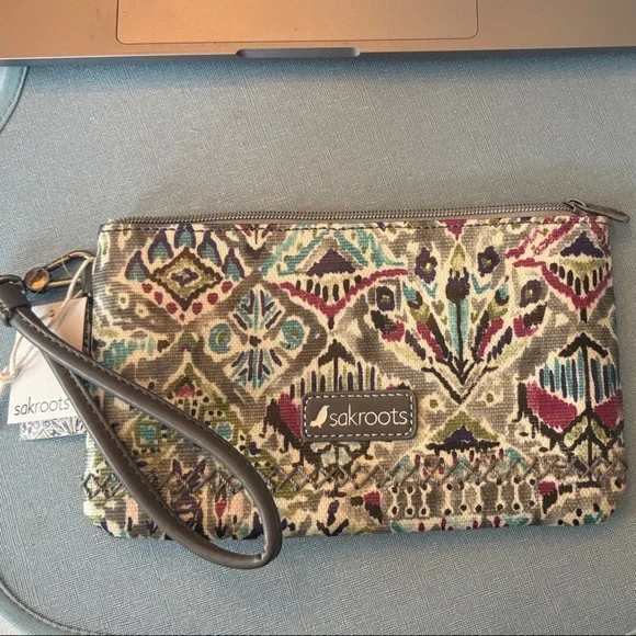 BRAND NEW Sakroots Geometric Pattern Wristlet in Blue and Pink - Picture 1 of 3